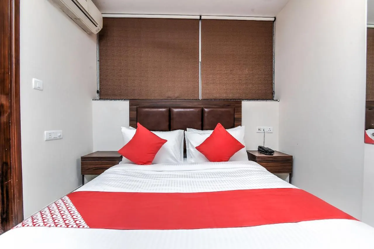 Oyo 80678 Shreenath Residency India