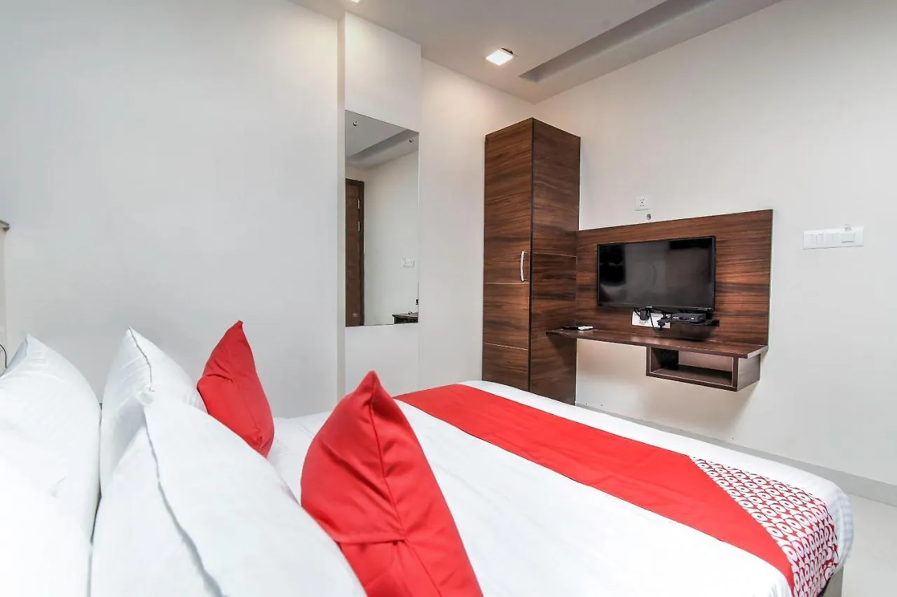 Oyo 80678 Shreenath Residency New Delhi