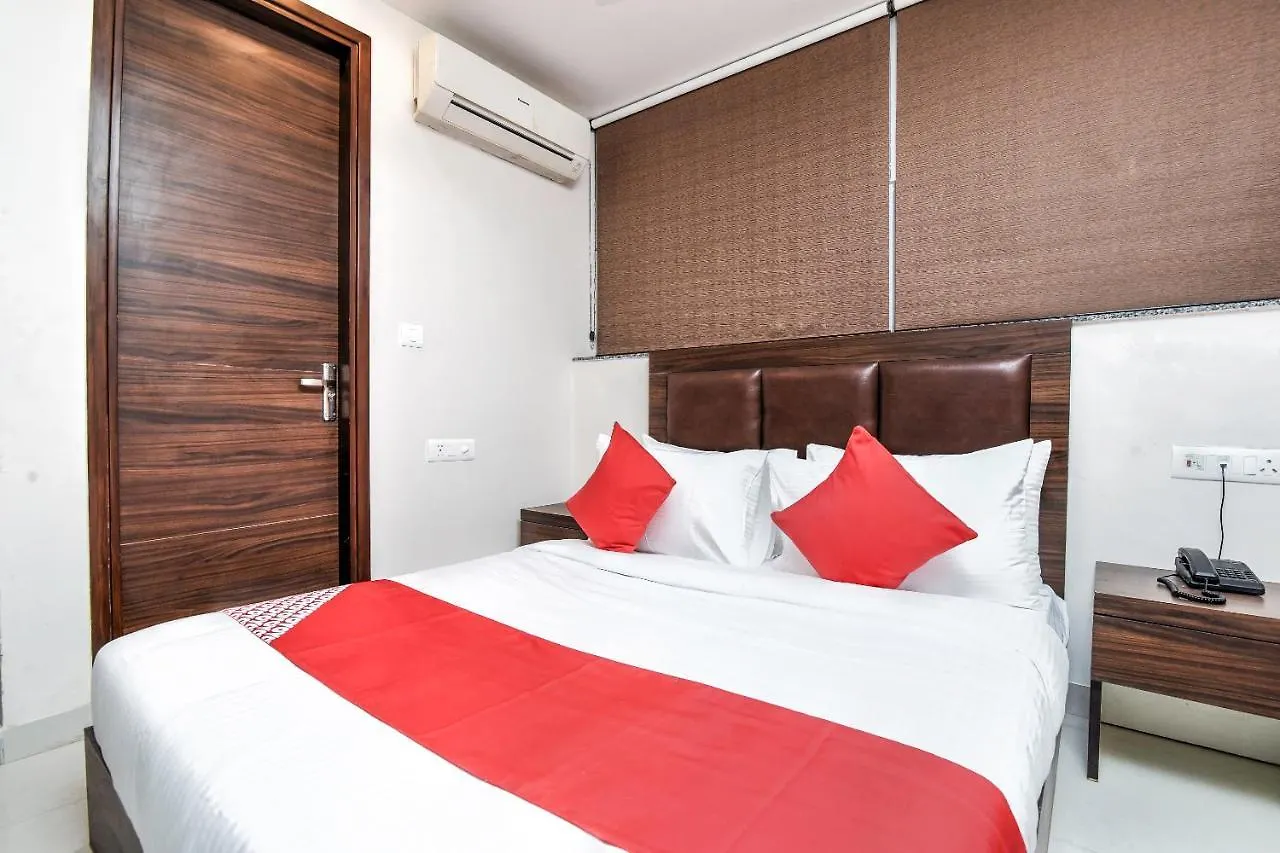 *** Hotel Oyo 80678 Shreenath Residency India