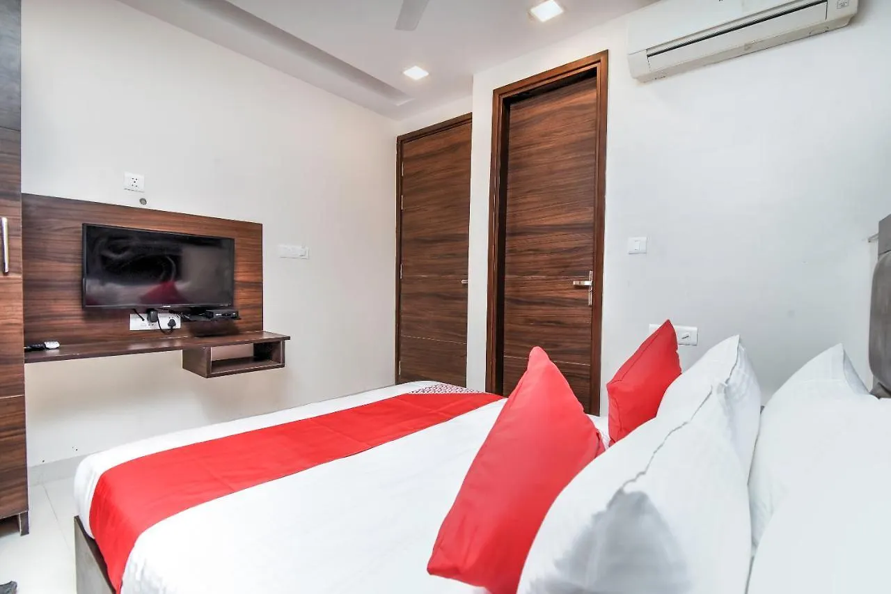 Oyo 80678 Shreenath Residency New Delhi